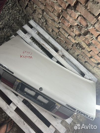 Крышка багажника toyota corolla e90