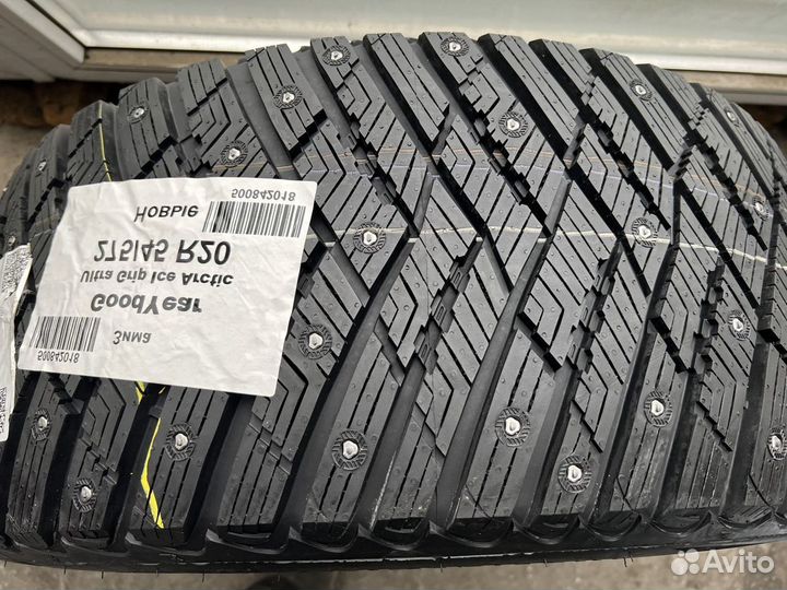 Goodyear Ultragrip Ice Arctic 275/45 R20