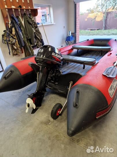 Лодка с мотором