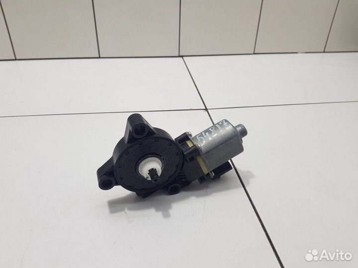 Моторчик стеклоподъемника задний левый