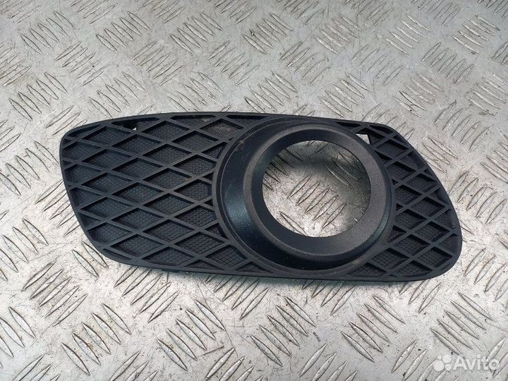 Рамка противотуманной фары правой Mercedes-Benz