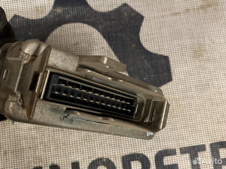 Блок управления двигателем Volkswagen 811907383B