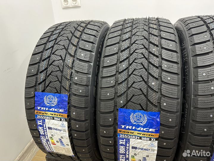 Tri Ace Snow White II Stud 255/35 R21 98H