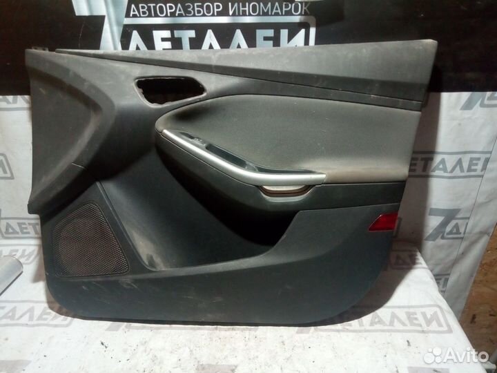 Обшивка передней двери Ford Focus 3