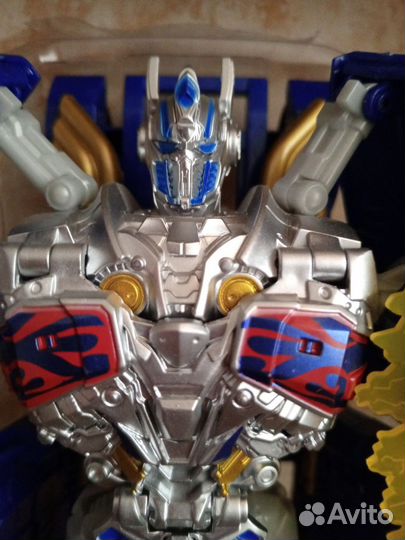 Трансформер Оптимус Прайм