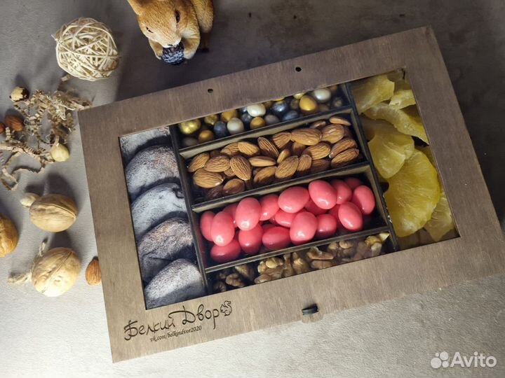 Подарочный набор с орешками и сухофруктом