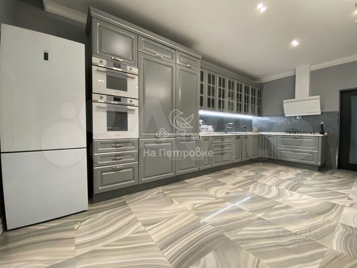 Коттедж 235 м² на участке 4,5 сот.