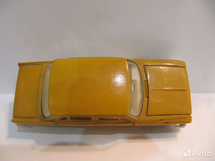 Москвич 408 А1, без ми. Смещенный винт. Цвет охра