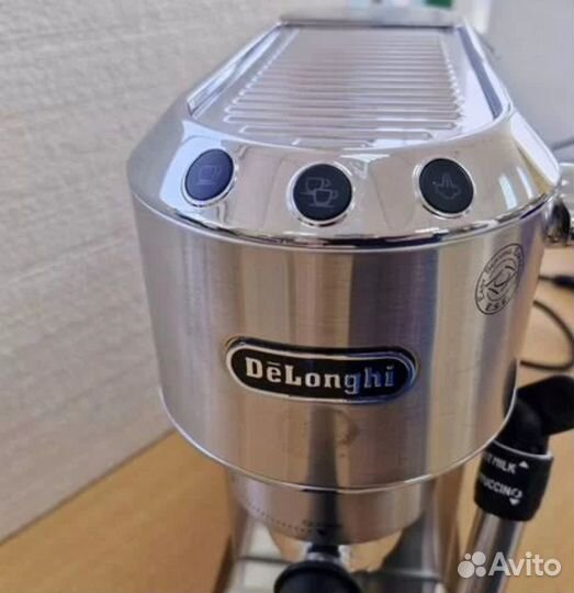 Кофеварка Delonghi EC685.M