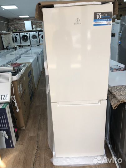 Холодильник indesit