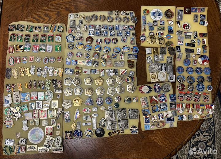 Значки Космос и Мишка Олимпиада