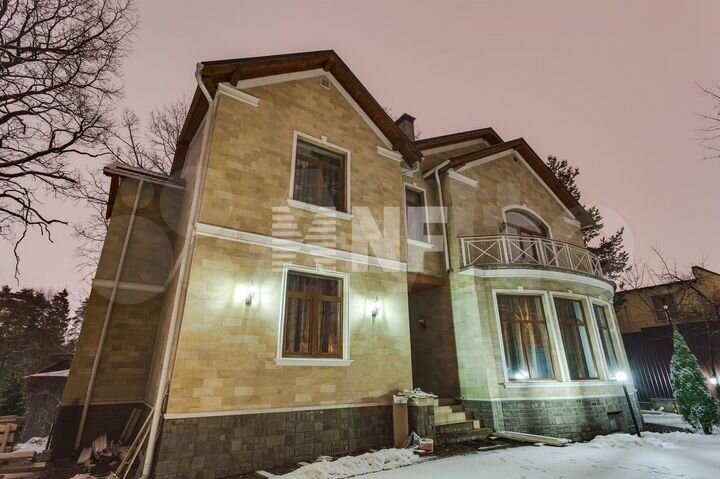 Дом 550 м² на участке 22 сот.