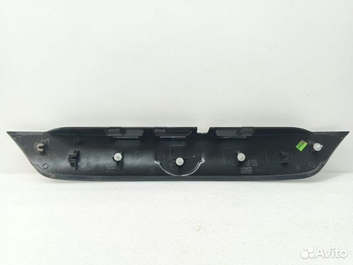 Накладка крышки багажника задняя Nissan Qashqai