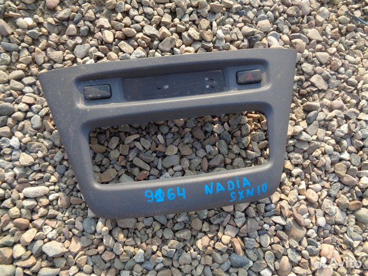 Консоль Toyota Nadia SXN10 3S