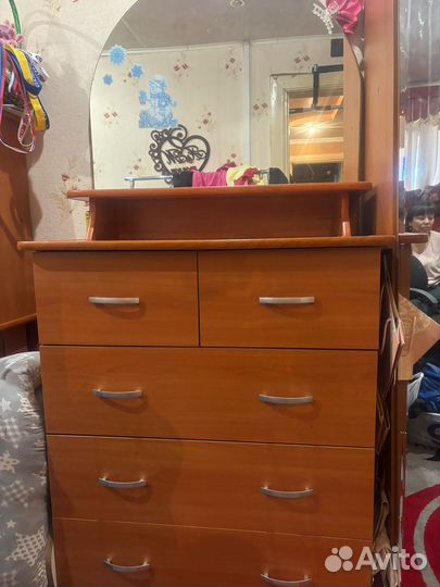 Комод с зеркалом