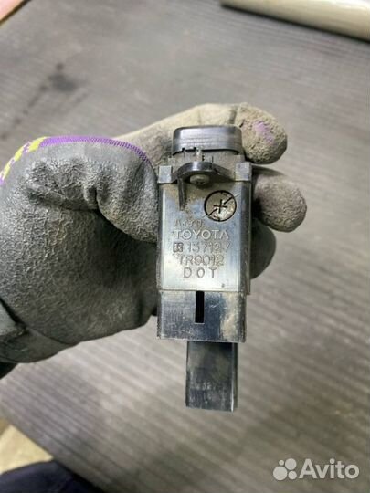 Кнопка аварийной сигнализации Toyota Corolla EE101