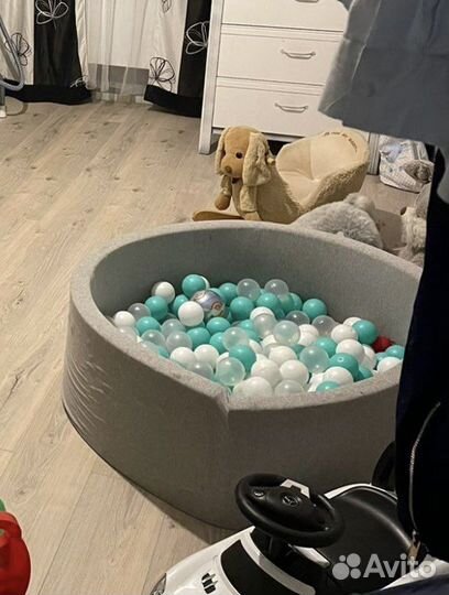 Сухой бассейн с шариками
