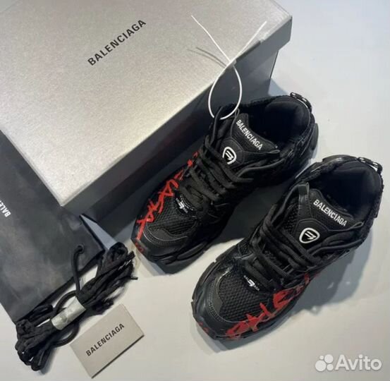 Balenciaga Runner graffiti