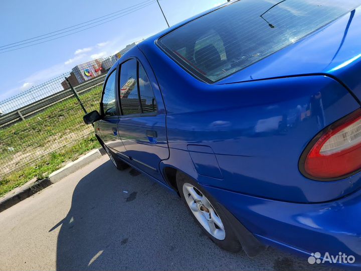 Nissan Almera 1.6 AT, 1998, 300 000 км