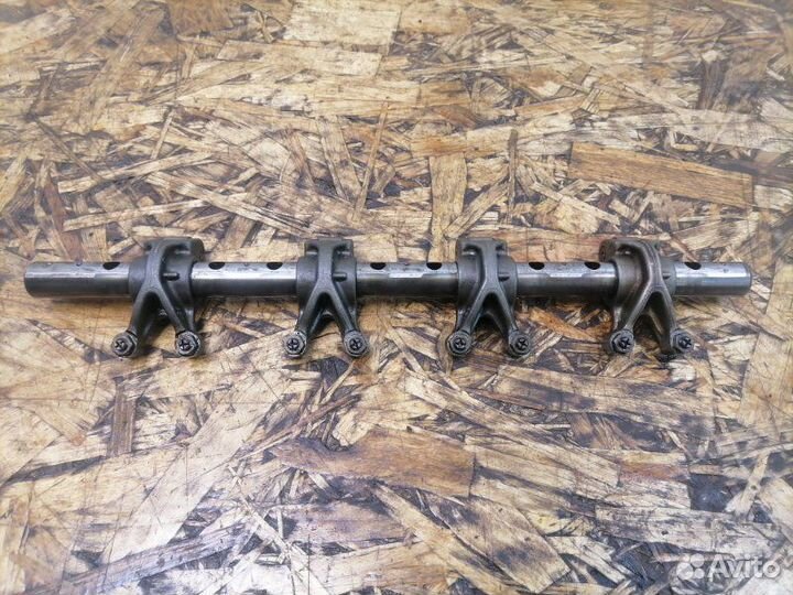 Ось коромысел (выпуск) Mitsubishi Carisma DA 4G93