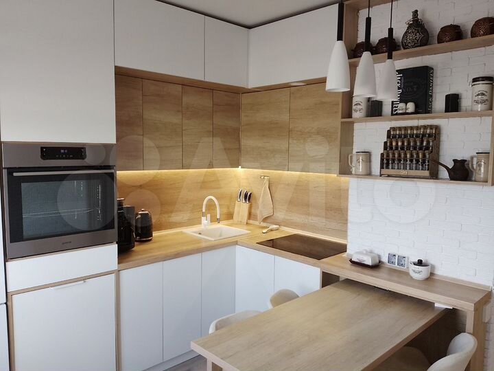 2-к. квартира, 58 м², 1/17 эт.