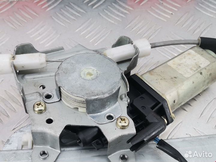 Стеклоподъемник электрический задний правый Nissan