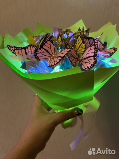 Светящийся букет из бабочек