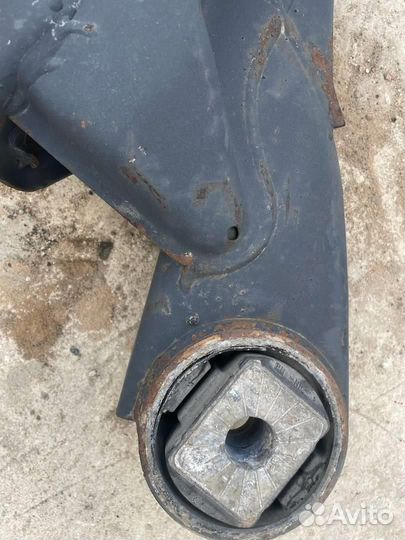 Подрамник передний 7L0499030T