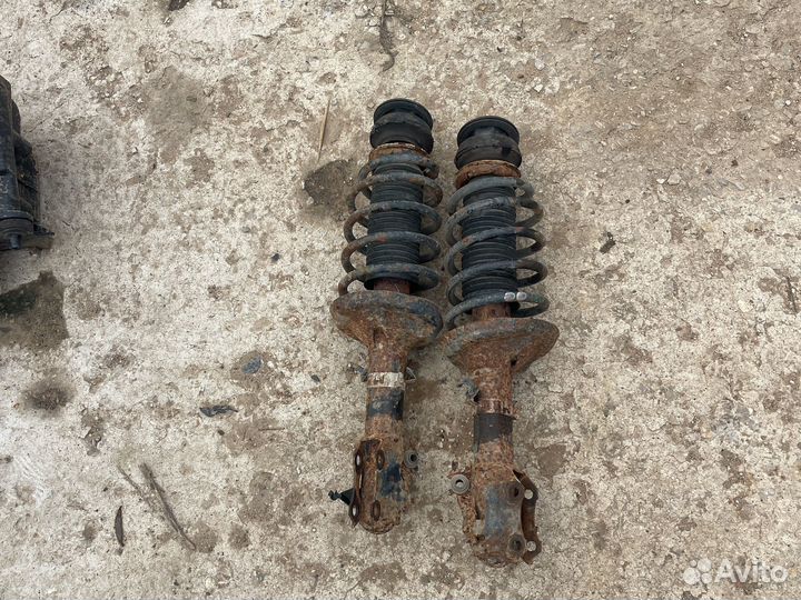 Передние стойки volkswagen venta golf 3