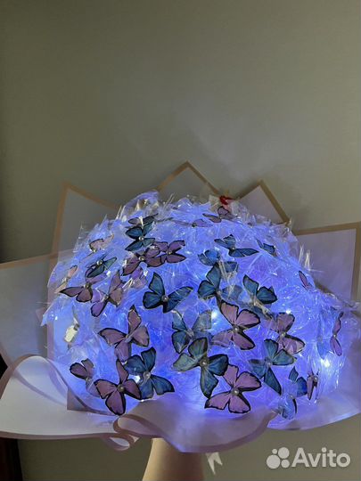 Букет из бабочек с подсветкой