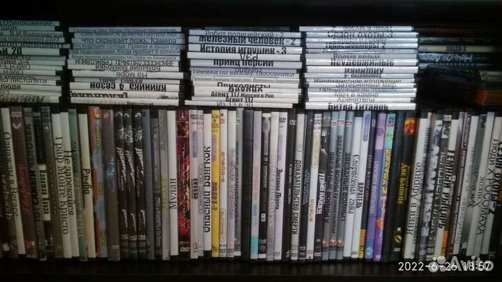 Коллекция сd и DVD дисков с фильмами