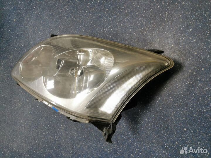 Фара Avensis 2003 (61)