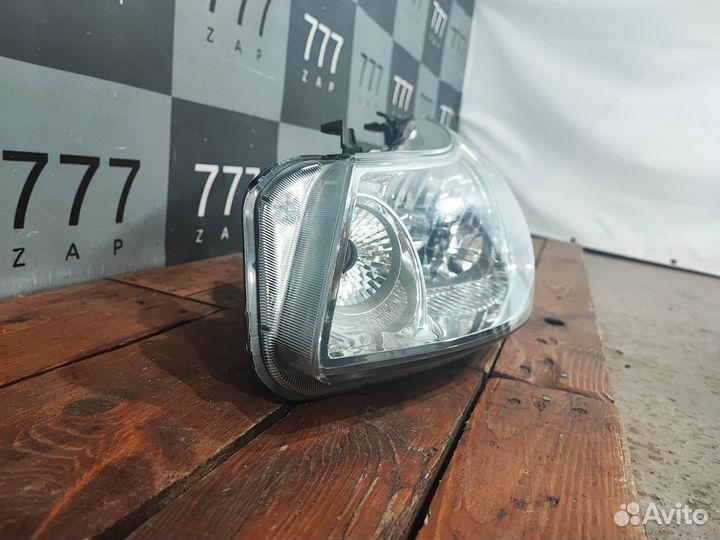 Фара левая Suzuki SX4 1 06-14 Оригинал целая