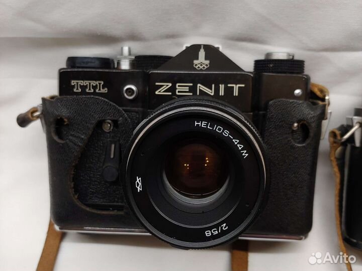 Пленочные фотоаппараты Зенит Е и Зенит TTL