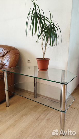 Стеклянный столик под телевизор