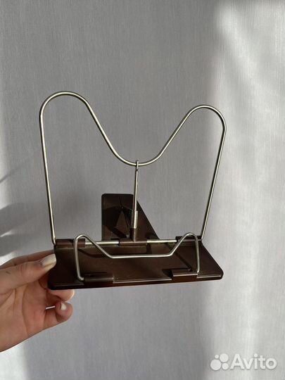 Подставка под учебники