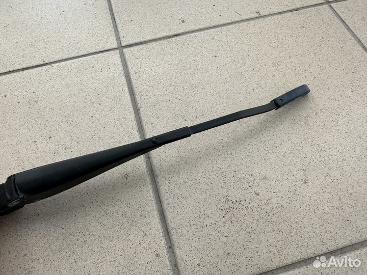 Поводок заднего стеклоочистителя Шевроле Нива