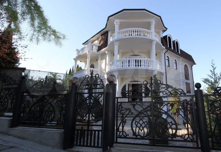 Дом 606 м² на участке 7 сот.