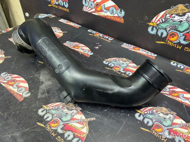 Патрубок интеркулера Bmw F10 седан N55B30A 06.2011