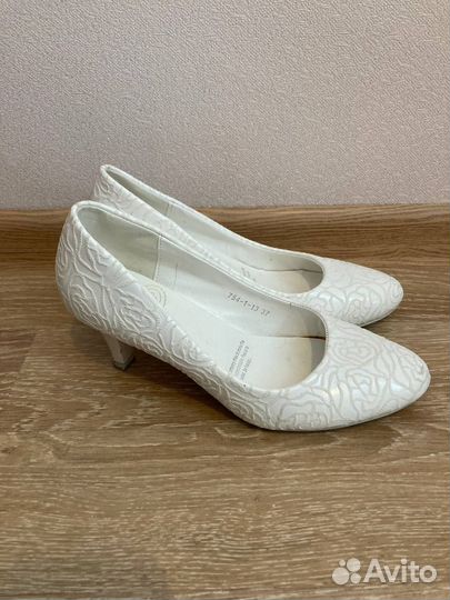 Туфли женские 37 размер белые