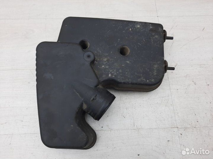 Резонатор воздушного фильтра Chrysler Voyager 3