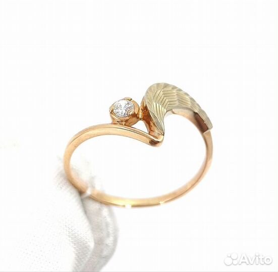 Золотое кольцо с камнем 16р