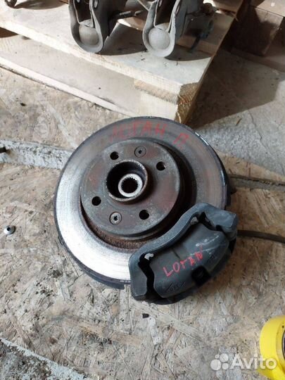 Поворотный кулак ступица Renault Logan рест. 2010г