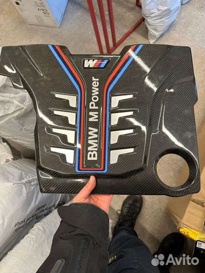 Карбоновая крышка двигателя BMW