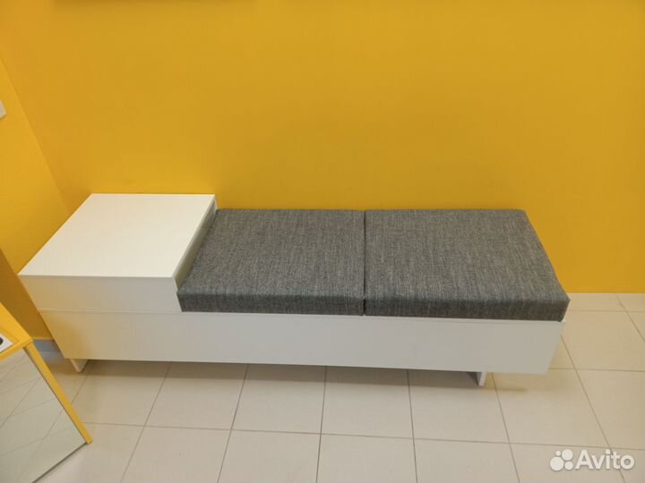 Скамейка с мягким сиденьем