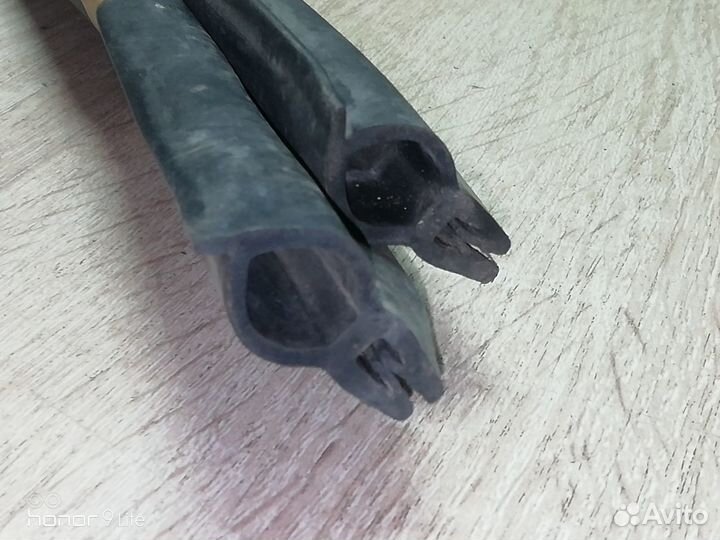 Уплотнитель капота Renaulт Lоgan 1