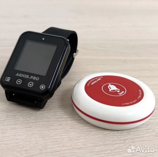 Кнопка вызова персонала и часы в салон красоты