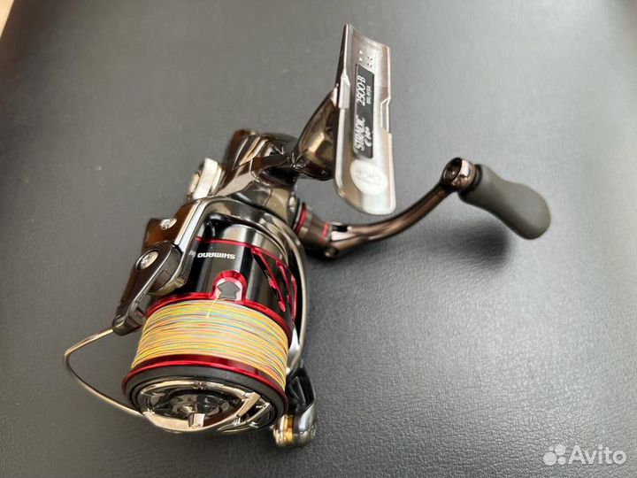 Катушка спининг. Shimano stradic 2500-B C 14 +