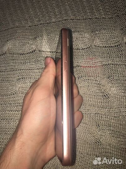 Телефон Samsung SM-J260F