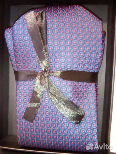 Галстук синий с красным в подарочной коробке